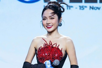 Nữ MC song ngữ có vóc dáng như người mẫu nổi bật trên sàn thời trang