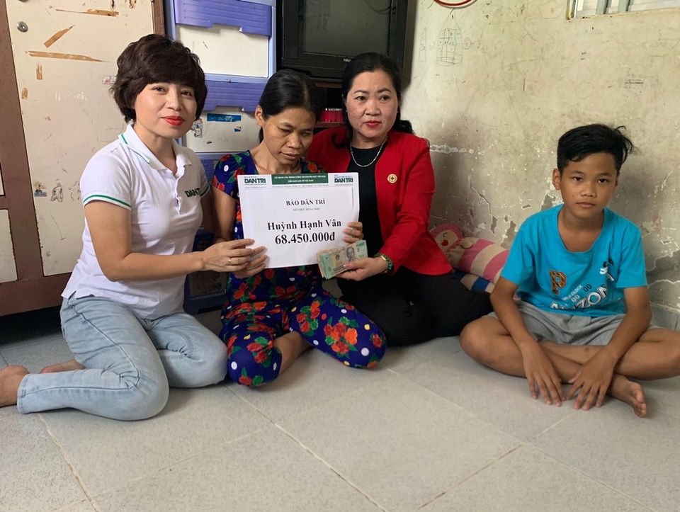 Người phụ nữ mù goá chồng nuôi 3 con thơ dại được giúp đỡ hơn 68 triệu đồng - 1 Người phụ nữ mù goá chồng nuôi 3 con thơ dại được giúp đỡ hơn 68 triệu đồng - 1