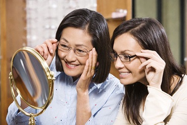 Mẹ chồng "yêu gương" hơn cháu