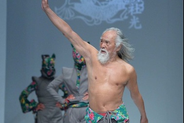 Hành trình trở thành biểu tượng thời trang của “lão ông quyến rũ nhất Trung Quốc”