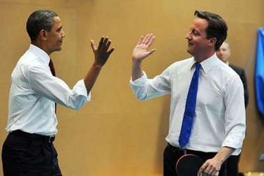 Thủ tướng Anh tặng quà “made in China” cho Tổng thống Mỹ 