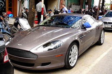 Ảnh siêu xe Aston Martin DB9 tại Hà Nội
