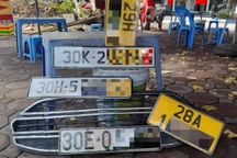 Cách lắp biển số chắc chắn, tránh nguy cơ bung rơi khi xe đi qua chỗ ngập