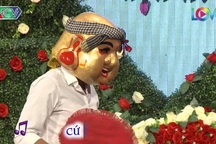 Lạ lùng chàng trai hóa trang ông Địa đến show hẹn hò