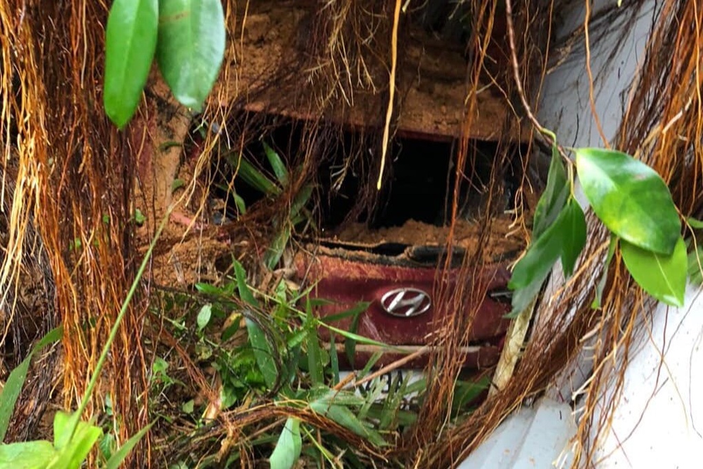 Đèo Bảo Lộc sạt lở vùi lấp trạm CSGT, 3 chiến sĩ và 1 người dân mất tích - 3