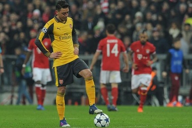 Arsenal nhận tin buồn trước đại chiến với Bayern Munich