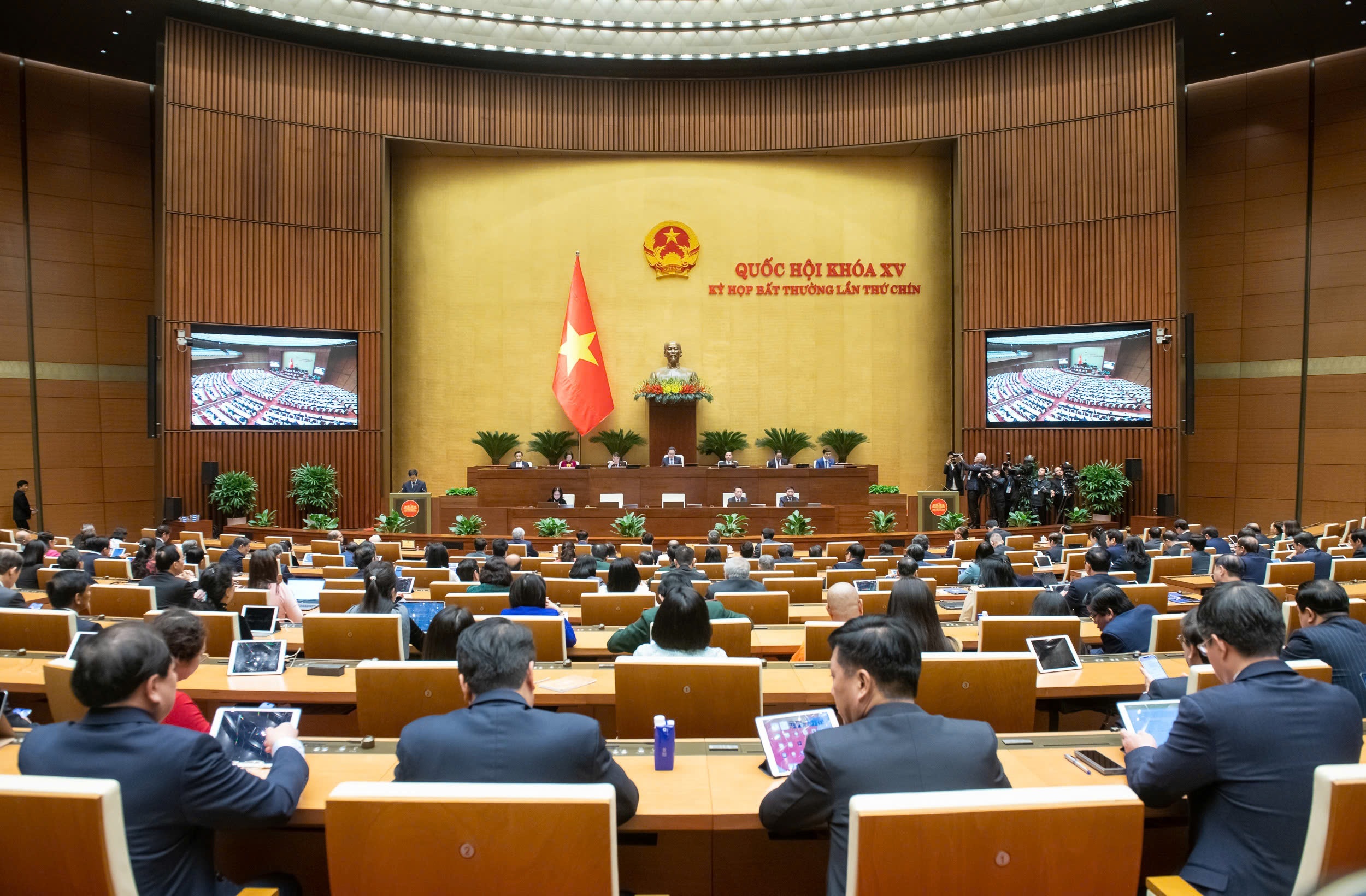 Từ khoán 10 đến người Việt dùng điện hạt nhân, lướt mạng vệ tinh - 8 Từ khoán 10 đến người Việt dùng điện hạt nhân, lướt mạng vệ tinh - 8
