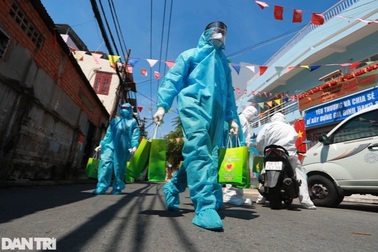 Bình Dương: Ngày đêm làm việc, gấp rút chi hỗ trợ đến người khó khăn