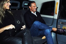 Elizabeth Hurley tái ngộ chồng cũ