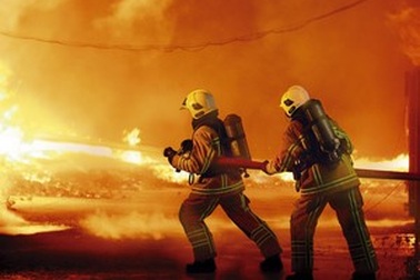 Nguyên đội lính cứu hỏa bị bắt vì... cố ý phóng hỏa