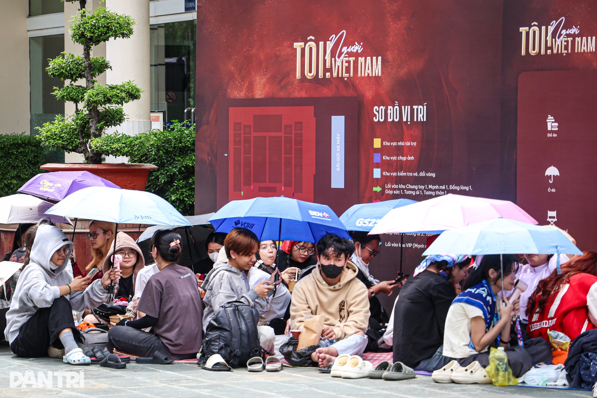 Khán giả Hà Nội, Lâm Đồng vượt đường xa ủng hộ Tôi! Người Việt Nam - 10 Khán giả Hà Nội, Lâm Đồng vượt đường xa ủng hộ Tôi! Người Việt Nam - 10