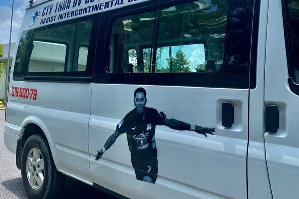 Thi thể tiền đạo Paollo Oliveira rời TPHCM về Bồ Đào Nha - 3 Thi thể tiền đạo Paollo Oliveira rời TPHCM về Bồ Đào Nha - 3