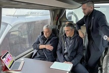 Hài hước việc HLV Mourinho chỉ đạo học trò từ… xe bus