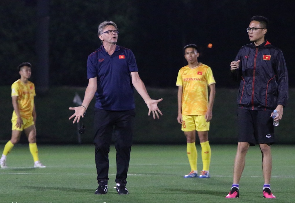 HLV Troussier yêu cầu U23 Việt Nam phải chơi nhiệt huyết và mạnh mẽ hơn - 6 HLV Troussier yêu cầu U23 Việt Nam phải chơi nhiệt huyết và mạnh mẽ hơn - 6