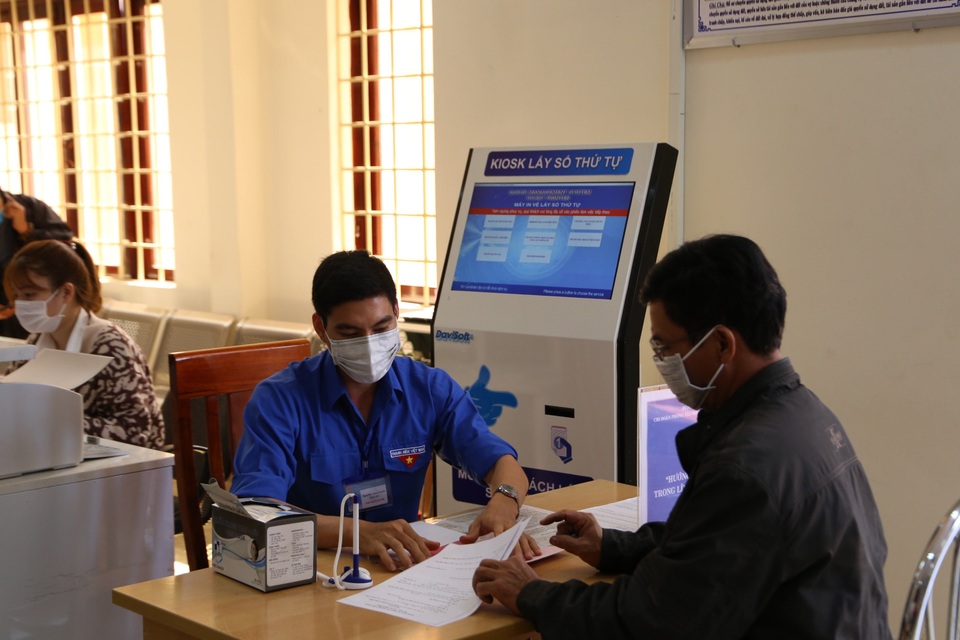 Thành phố Buôn Ma Thuột giải quyết thủ tục hành chính nhanh gọn để phòng chống virus corona  - 2 Thành phố Buôn Ma Thuột giải quyết thủ tục hành chính nhanh gọn để phòng chống virus corona  - 2