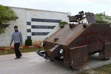 Xe tăng tự chế "độc" chưa từng thấy