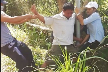 Đề nghị xử lý việc ngăn cản dân kéo điện trên đường công cộng