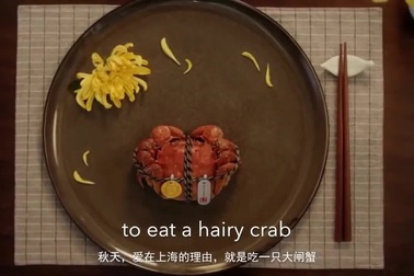 Xem nghệ thuật ăn cua còn nguyên con của thiếu nữ Trung Hoa