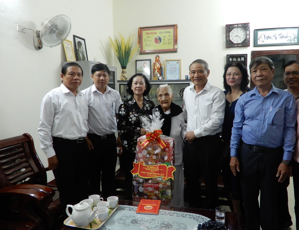 Trưởng Ban Dân vận Trung ương thăm gia đình chính sách tại Đà Nẵng - 4 Trưởng Ban Dân vận Trung ương thăm gia đình chính sách tại Đà Nẵng - 4
