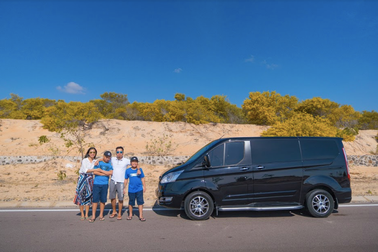 Cùng chiếc xe gia đình Tourneo vi vu trên những nẻo đường