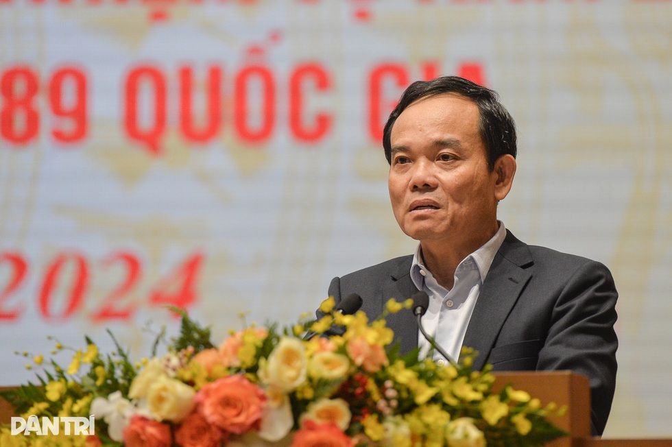 Toàn người thất nghiệp đi cướp ngân hàng nên nghĩ rất đơn giản - 2 Toàn người thất nghiệp đi cướp ngân hàng nên nghĩ rất đơn giản - 2