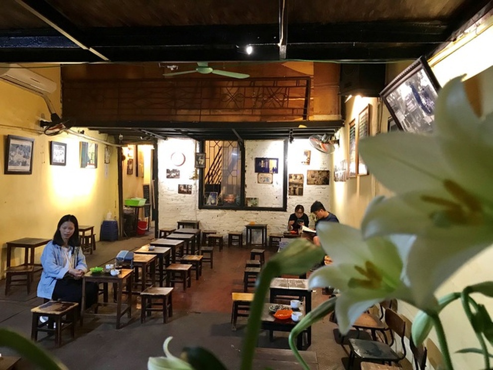 Những quán cà phê nhuốm màu thời gian, lưu giữ ký ức tuổi thơ ở Hà Nội - 3 Những quán cà phê nhuốm màu thời gian, lưu giữ ký ức tuổi thơ ở Hà Nội - 3