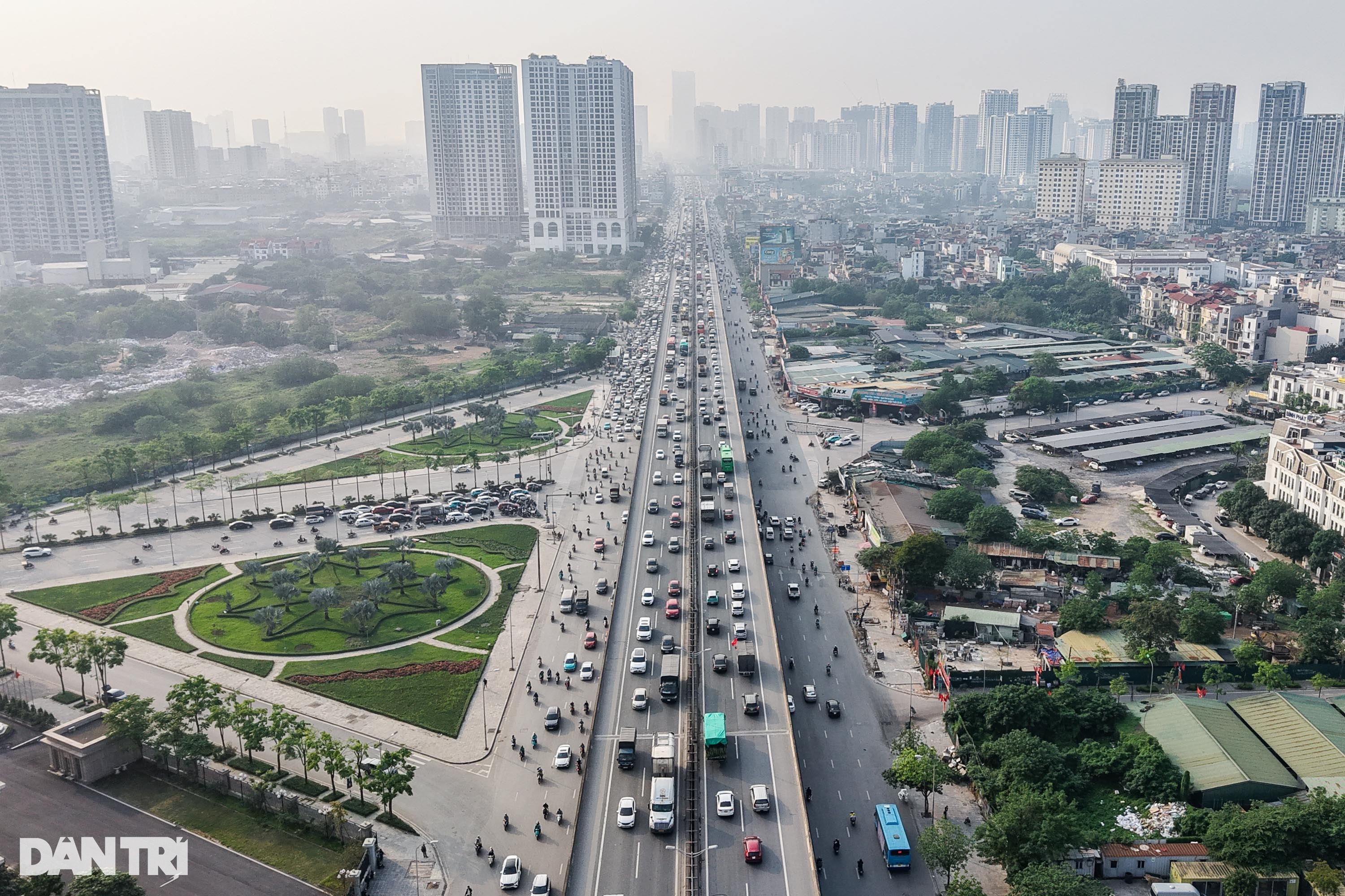 Đông nghịt người về quê nghỉ lễ 30/4, Vành đai 3 trên cao ùn tắc hơn 5km - 2 Đông nghịt người về quê nghỉ lễ 30/4, Vành đai 3 trên cao ùn tắc hơn 5km - 2