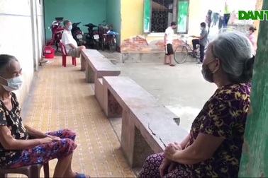 Bệnh nhân chạy thận lay lắt trong "cơn bão" Covid-19