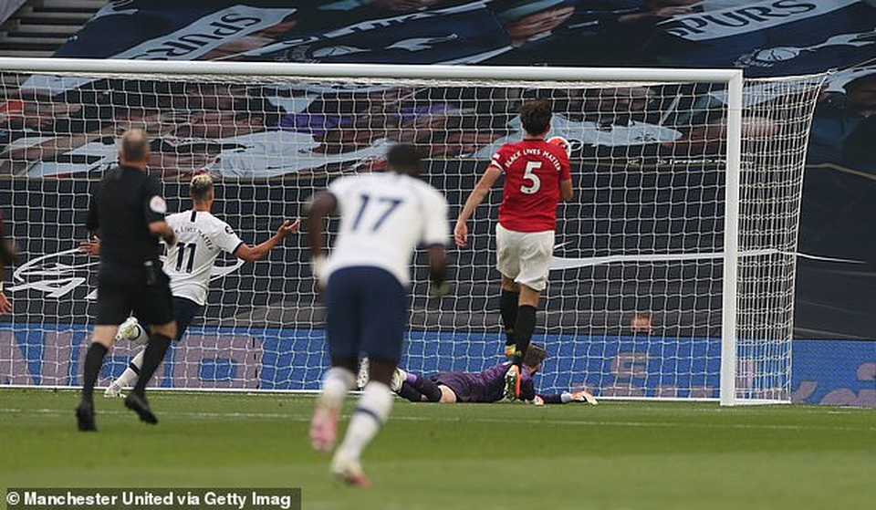 Roy Keane đòi tẩn Harry Maguire và De Gea vì bàn thua ngớ ngẩn - 2 Roy Keane đòi tẩn Harry Maguire và De Gea vì bàn thua ngớ ngẩn - 2
