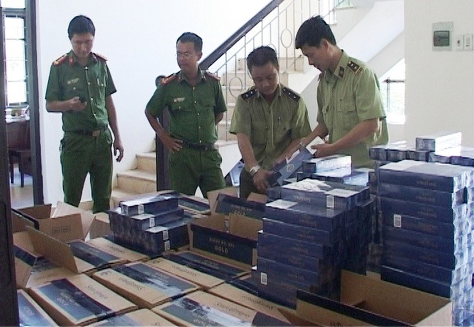 “Truy” trách nhiệm người đứng đầu để xảy ra buôn lậu, hàng giả - 1 “Truy” trách nhiệm người đứng đầu để xảy ra buôn lậu, hàng giả - 1