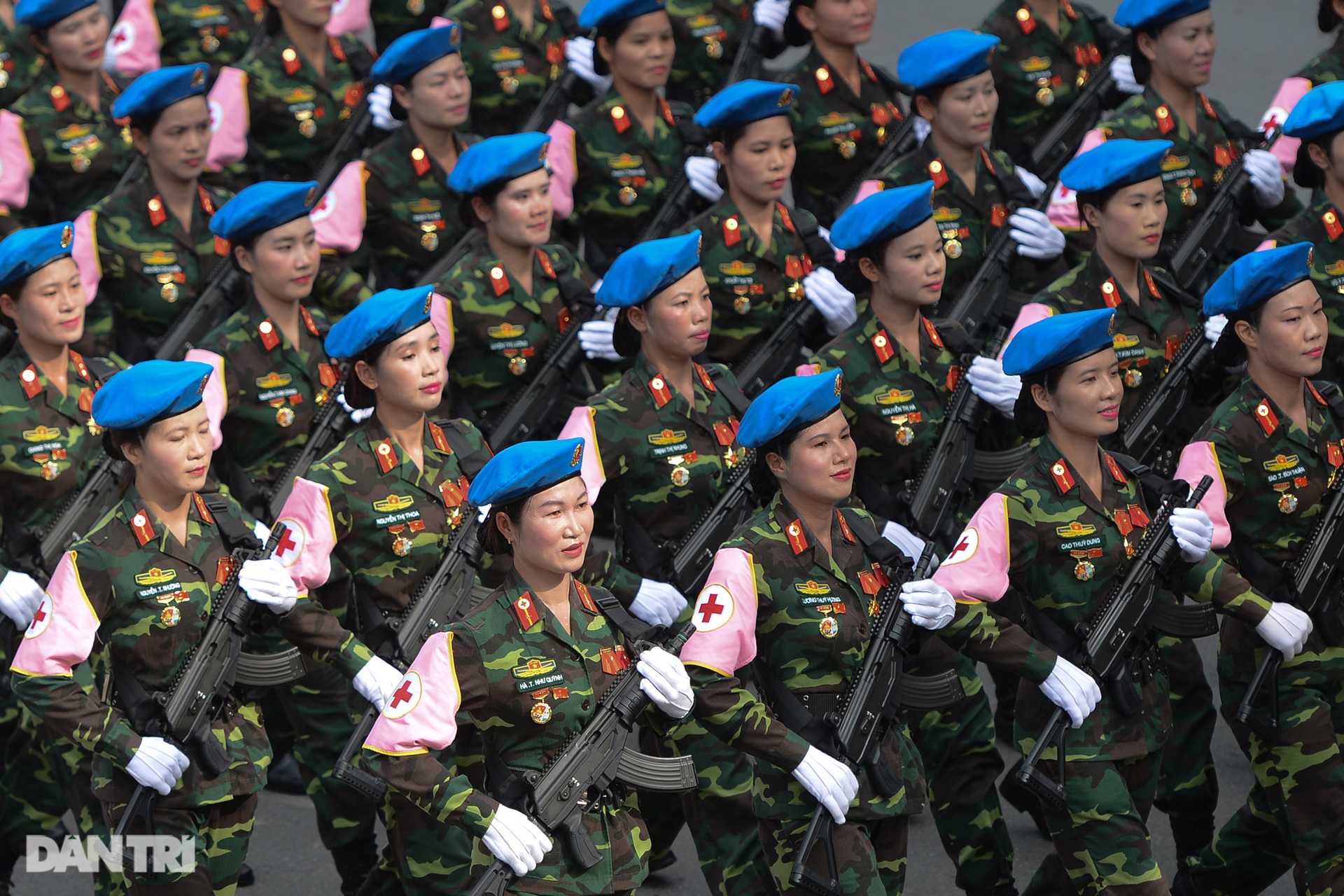 Ngắm Lễ diễu binh hùng tráng, rộn ràng đường phố Thủ đô dịp Quốc khánh 2015 - 34