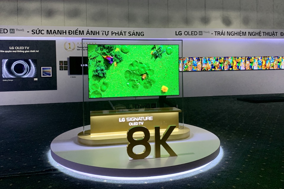 TV OLED 8K đầu tiên trên thế giới về Việt Nam với giá 690 triệu đồng - 1 TV OLED 8K đầu tiên trên thế giới về Việt Nam với giá 690 triệu đồng - 1