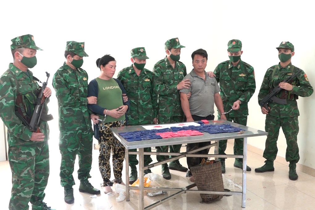 Mang 15.000 viên ma túy, đôi nam nữ chống trả quyết liệt khi bị vây bắt - 1 Mang 15.000 viên ma túy, đôi nam nữ chống trả quyết liệt khi bị vây bắt - 1
