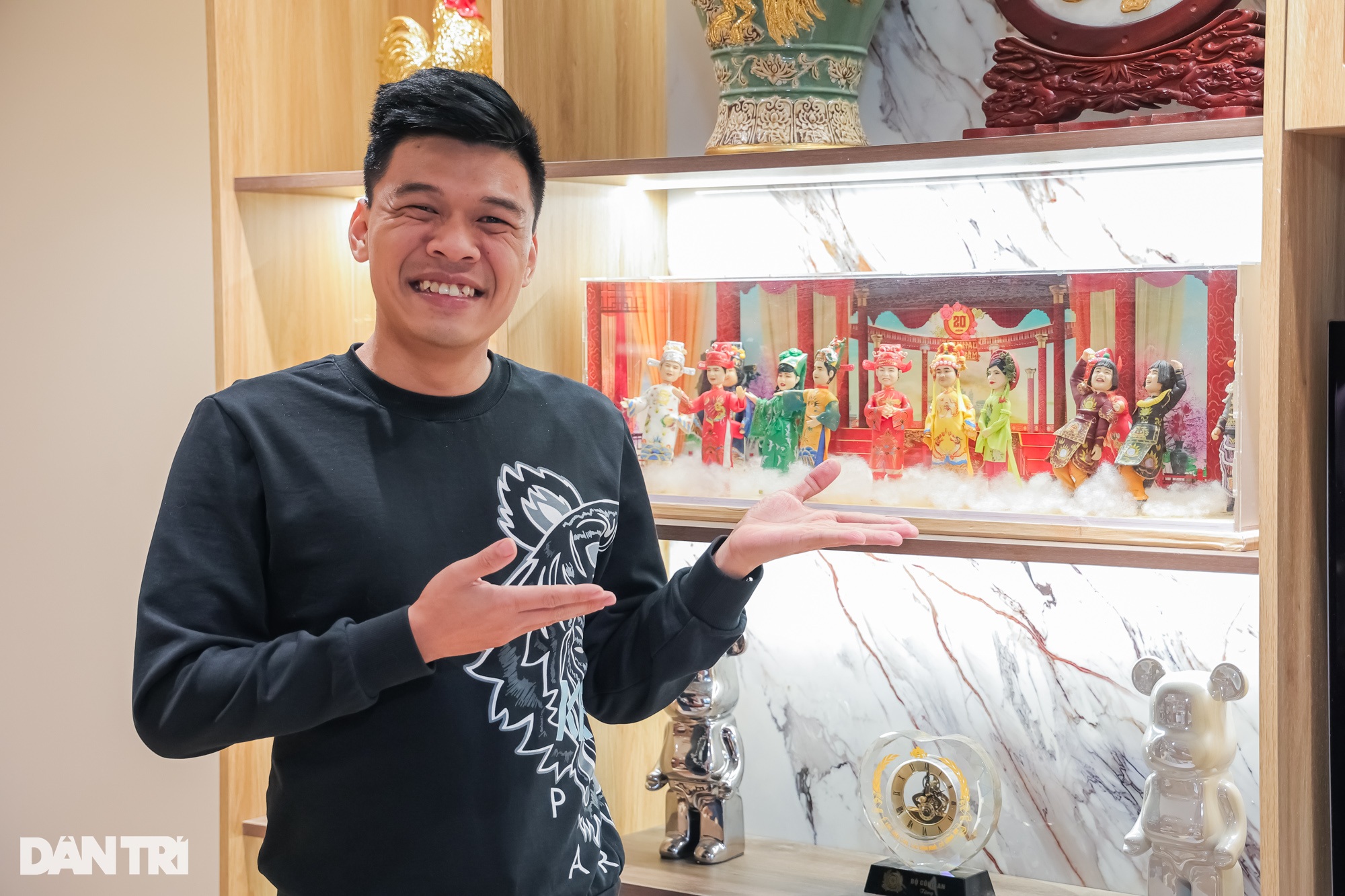 Trung Ruồi từng không có 3.000 đồng uống trà đá, kể góc khuất ở Táo quân - 3 Trung Ruồi từng không có 3.000 đồng uống trà đá, kể góc khuất ở Táo quân - 3