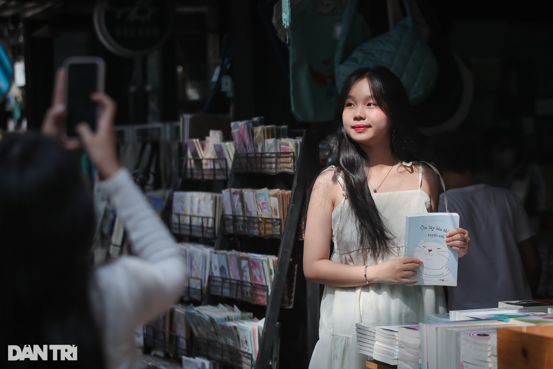 Giới trẻ TPHCM đổ xô đi cà phê bệt trong ngày giỗ Tổ Hùng Vương - 11 Giới trẻ TPHCM đổ xô đi cà phê bệt trong ngày giỗ Tổ Hùng Vương - 11