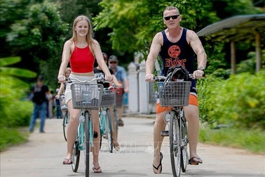 Khách quốc tế đến Việt Nam giảm mạnh so với cùng kỳ 2019