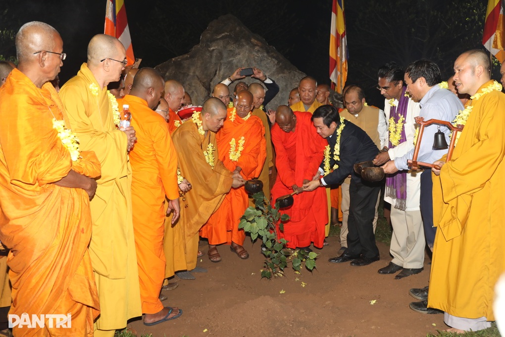 Sri Lanka tặng ngôi chùa lớn nhất Việt Nam cây bồ đề thiêng - 5 Sri Lanka tặng ngôi chùa lớn nhất Việt Nam cây bồ đề thiêng - 5