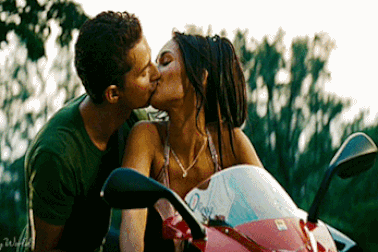 Dàn "sao" đình đám thích mê cảnh "khóa môi"