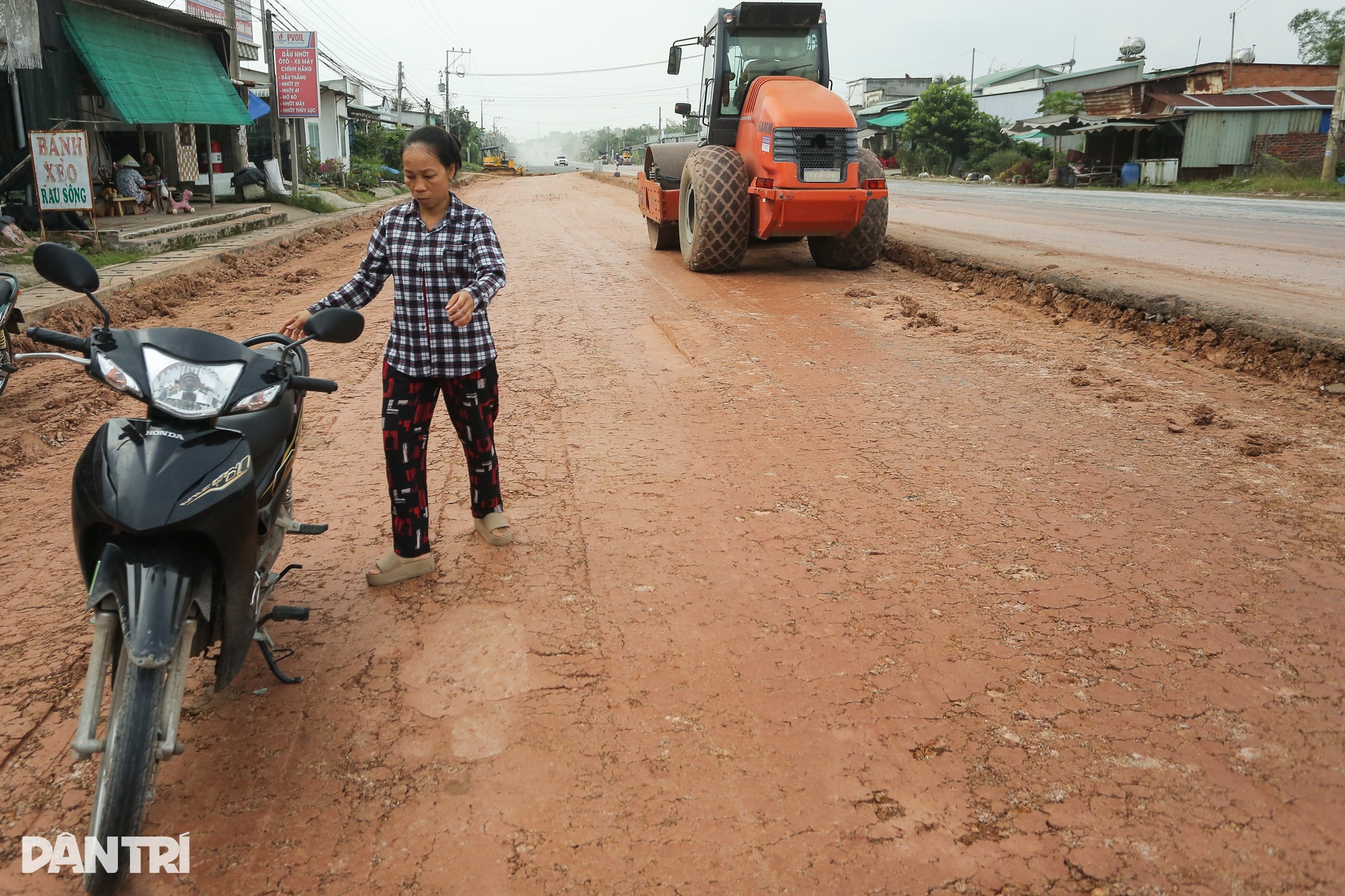 Đường 1.500 tỷ ở Tây Ninh nhộn nhịp thi công sau nhiều tháng “đắp chiếu” - 9 Đường 1.500 tỷ ở Tây Ninh nhộn nhịp thi công sau nhiều tháng “đắp chiếu” - 9