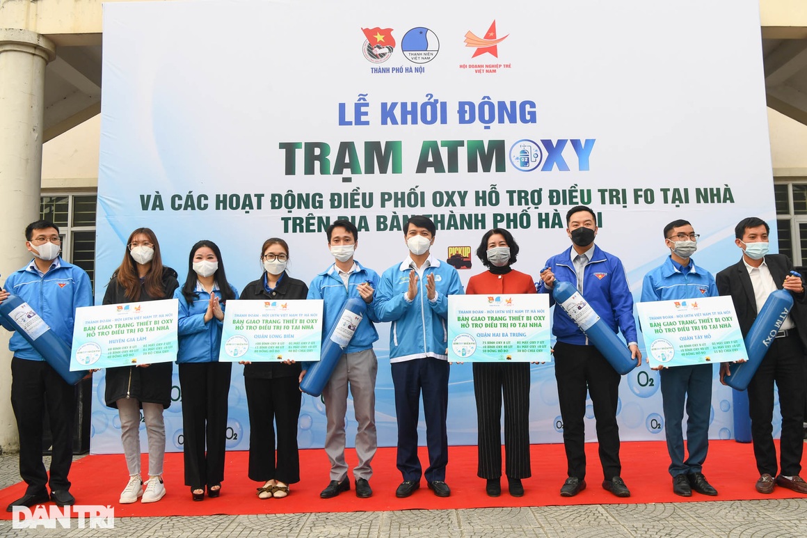 Cận cảnh 1.200 bình oxy cấp miễn phí để điều trị cho các F0 tại Hà Nội - 4 Cận cảnh 1.200 bình oxy cấp miễn phí để điều trị cho các F0 tại Hà Nội - 4