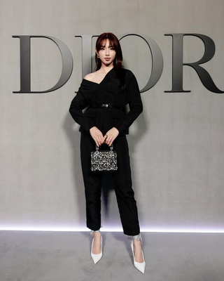 Thùy Tiên bất ngờ được Dior trao "danh phận", hội ngộ Jisoo tại Pháp - 1