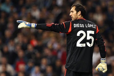 Mourinho công khai ưu ái Diego Lopez, “bỏ rơi” Casillas