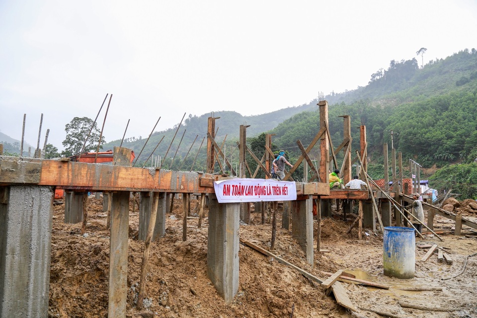 THACO tặng hơn 17 tỷ đồng chăm lo Tết cho người nghèo - 5 THACO tặng hơn 17 tỷ đồng chăm lo Tết cho người nghèo - 5