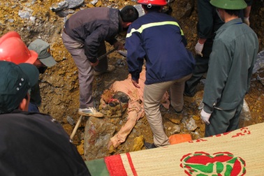 Tìm thấy 12 thi thể trong vụ sập mỏ đá