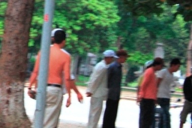 Đánh bạc kiểu “trá hình” nơi công cộng