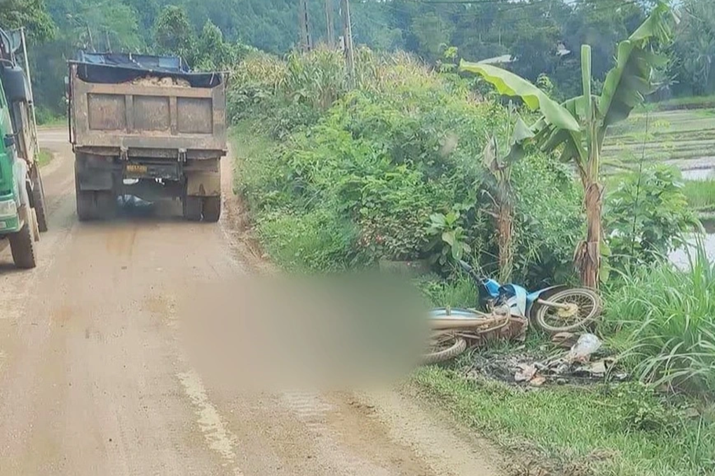 Xe tải va chạm với xe máy, hai mẹ con tử vong tại chỗ - 1