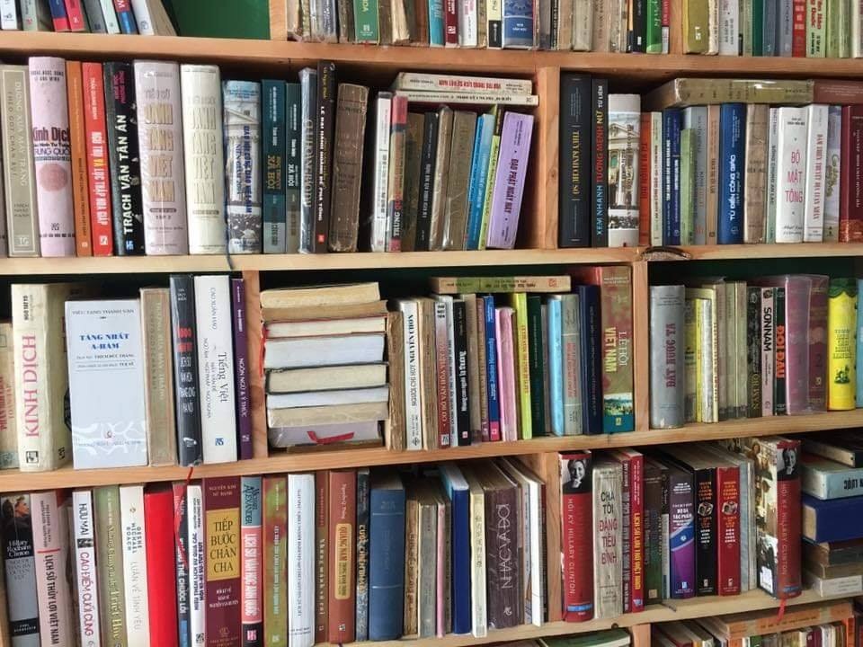 Uống cà phê trả tiền bằng sách độc lạ ở Sài Gòn - 2 Uống cà phê trả tiền bằng sách độc lạ ở Sài Gòn - 2