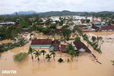 Bão tan, Nghệ An vẫn còn hơn 16.000 hộ dân ngập trong nước