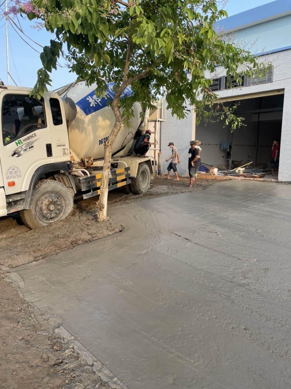 Long An: Cán bộ xã ngang nhiên chỉ đạo cưỡng chế nhà dân? - 1 Long An: Cán bộ xã ngang nhiên chỉ đạo cưỡng chế nhà dân? - 1