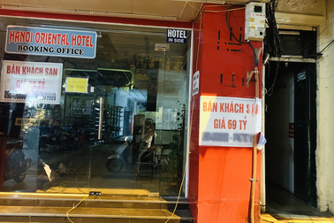 Ồ ạt rao bán khách sạn và kêu cứu!